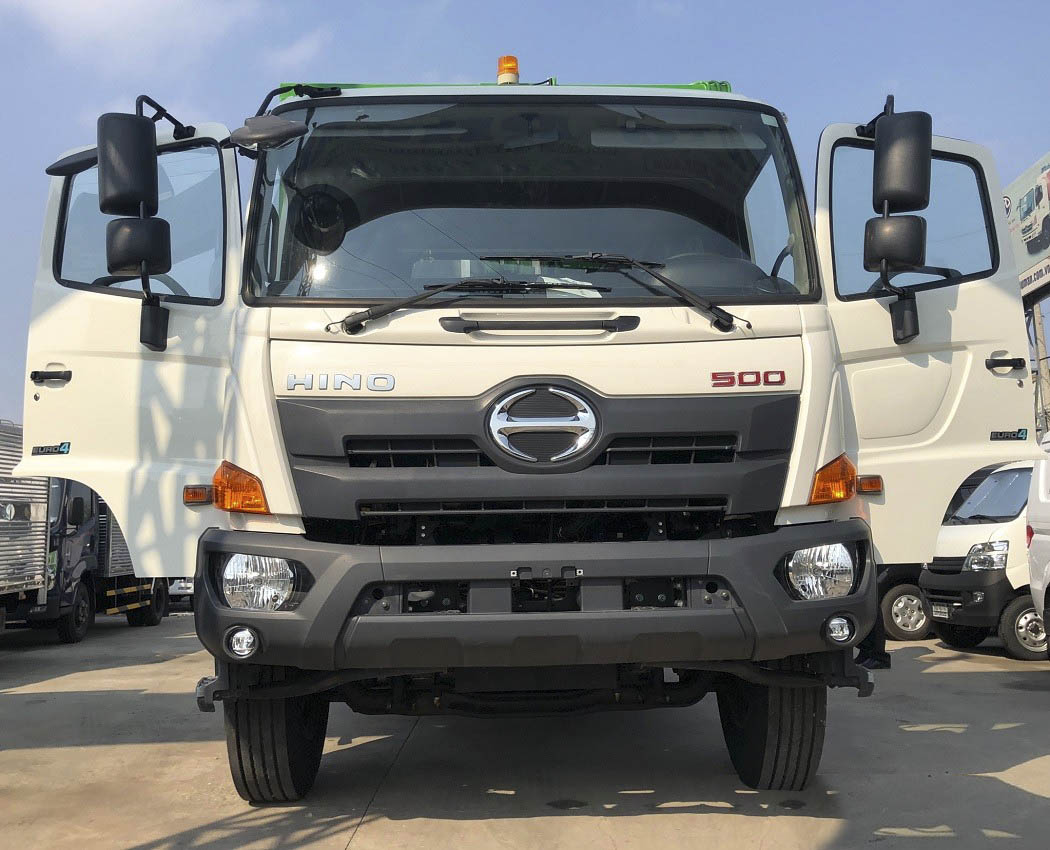Xe téc phun nước rửa đường tưới cây 14 khối Hino 3 chân Euro 4 - Model Hino FM8JN7A là dòng xe chuyên dụng ngành môi trường chuyên được sử dụng để phun rửa sạch đường